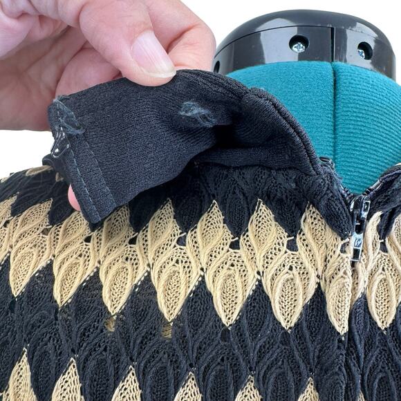1970s Grace Taylor Knit Dress – Black & Gold Chevron, Peter Pan Collar, M/L - Picture 8 of 16